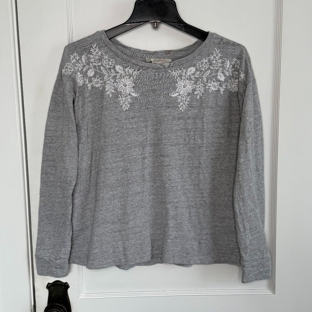 LOFT | Gray Floral Embroidered Long Sleeve 100% Cotton Shirt Feminine Casual
